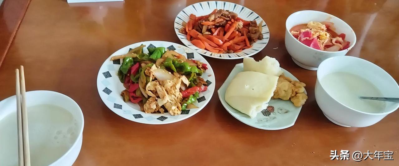 最近这两周开始“报复”减肥！
饭点就要吃饱肚子！

不再像以前，
这也少吃，那也