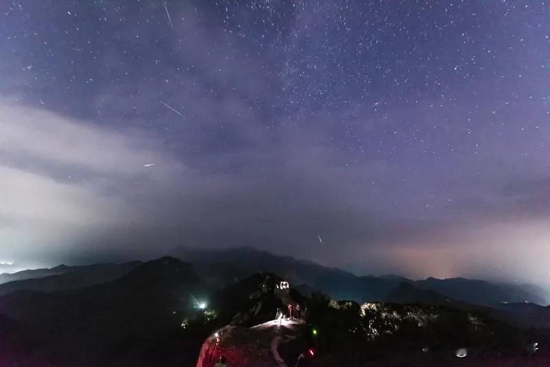 《七律  莫对流星论短长》
莫对流星论短长，月之圆缺自悠扬。
云经沧海音容湿，风