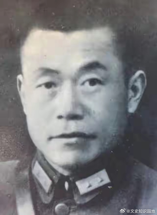 历史 1949 年，邱清泉战死，他的妻子叶蕤君带着孩子逃命到福建，打算前往台湾。