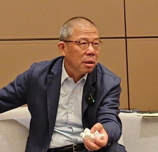 钟睒睒眼里不一样的“卷”:
    向上卷，质量向上卷、价格向上卷，然后促进社会