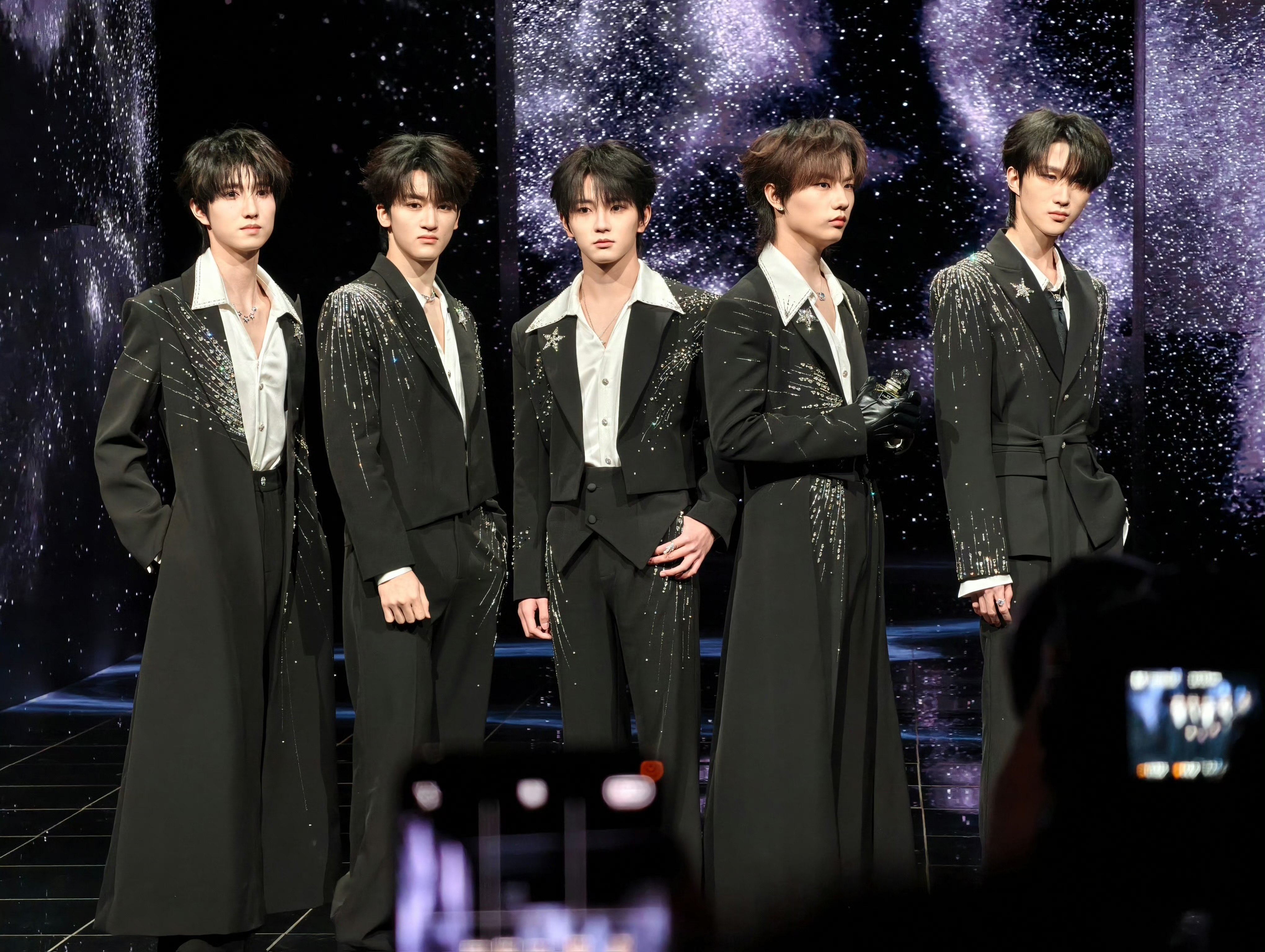 TFING今天微博之夜红毯童禹坤 邓佳鑫 穆祉丞 张子墨 黄朔 