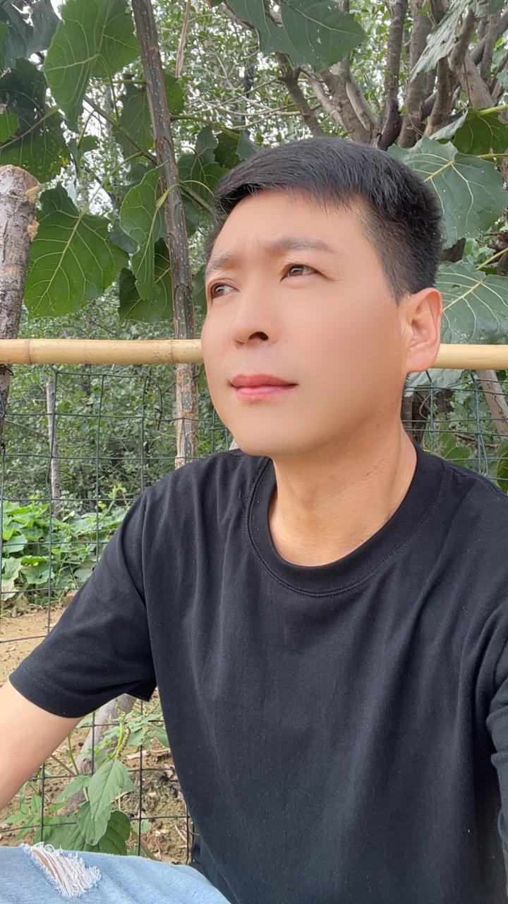 最近的我确实不开心，可我连表达不开心欲望都没有，看似热气腾腾的生活，却...