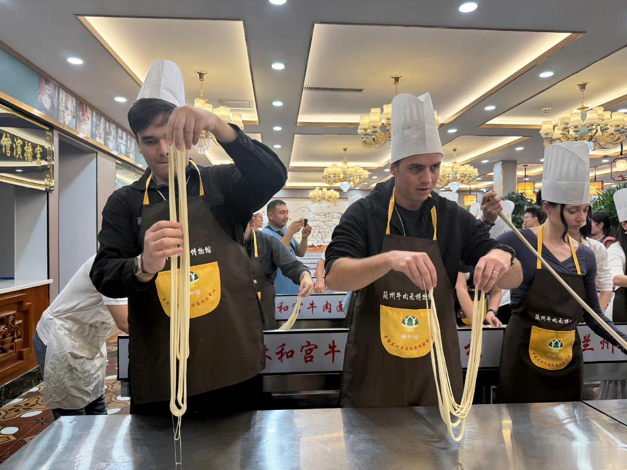 黄河之滨的味觉名片  外媒品读兰州牛肉面文脉外媒走进兰州牛肉面博物馆 第二届兰州