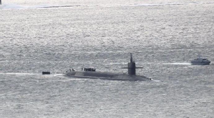 5月12日，据社交网站报道，昨天，美国海军一艘阿拉斯加号核潜艇驶X直布罗陀海峡向