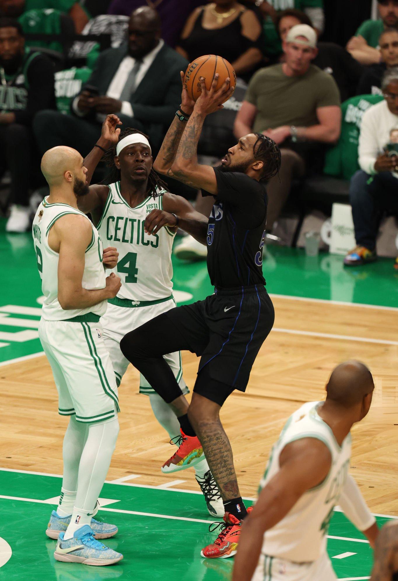 #SNEAKERS ON COURT# Derrick Jones Jr. & 