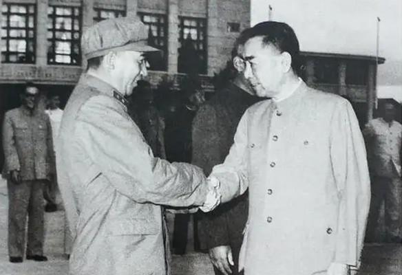 1955年万隆会议后，外交取得重大成果。周总理和陈毅元帅都很高兴，云南军区和云南