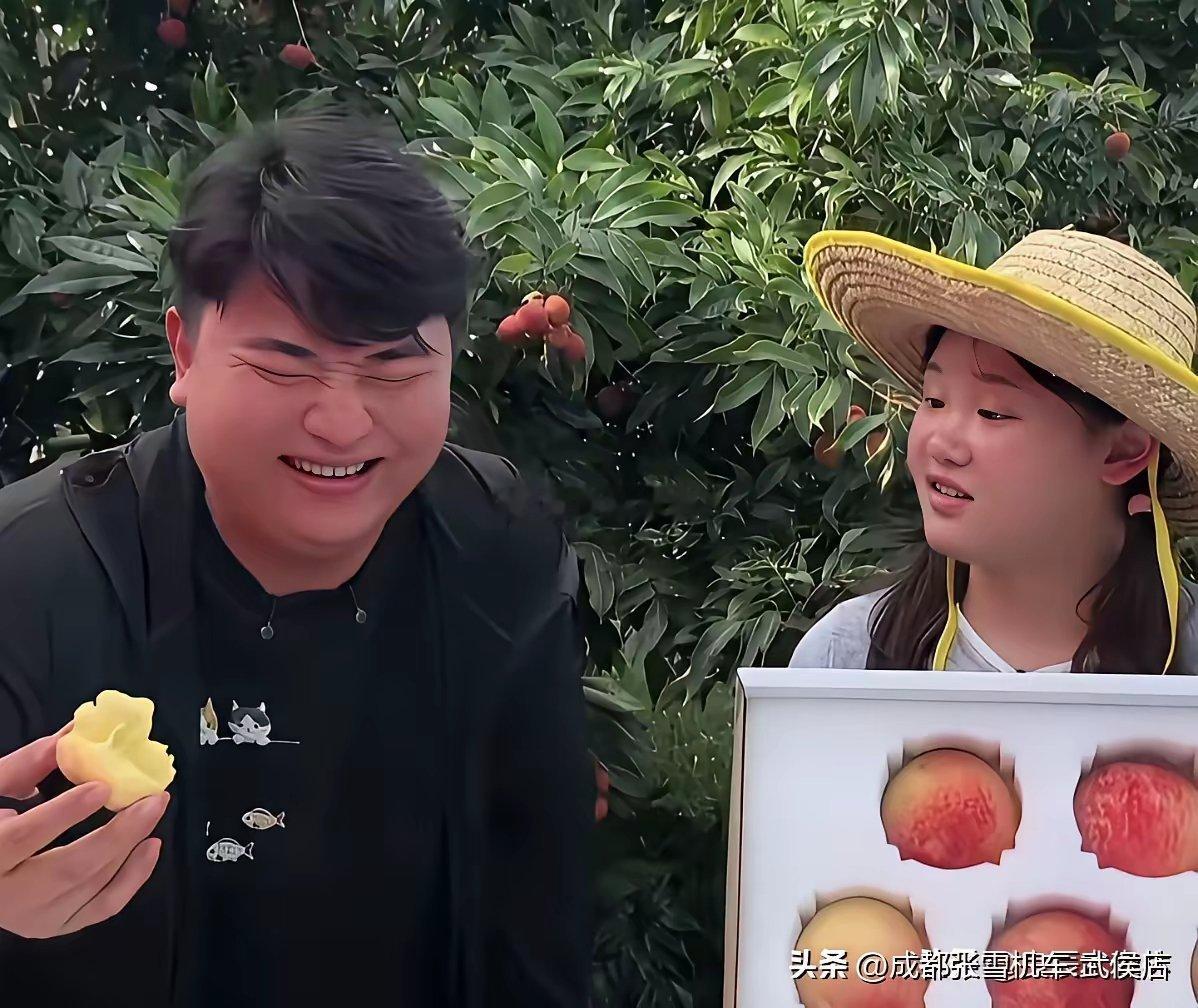 张家齐翻了一个白眼：全大哥你别吃了行吗？从头吃到尾，你好歹说几句话呗！ 