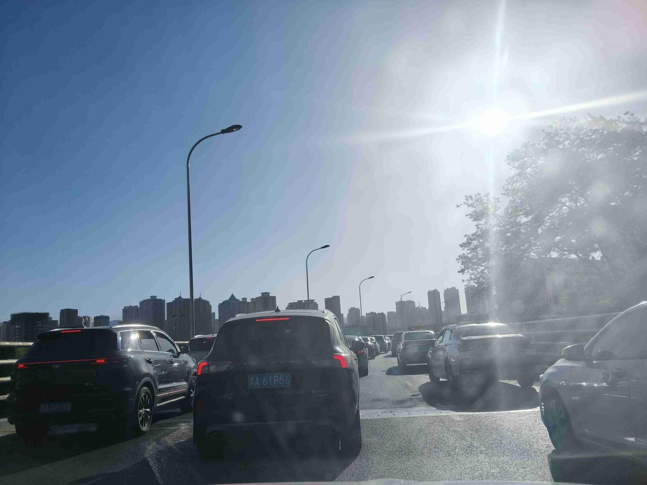 我的今日状态：😁轻松愉快
我这里的天气：☀️晴天
今天是2026年5月3日下午