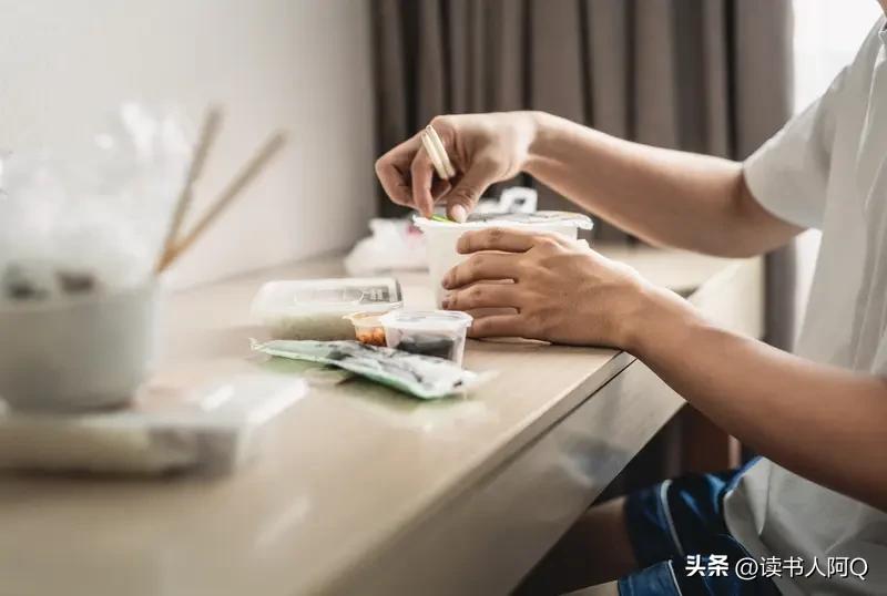最近看到很多年纪轻轻的医生得病的新闻，百思不得其解，感觉没有理由啊！他们可是最懂