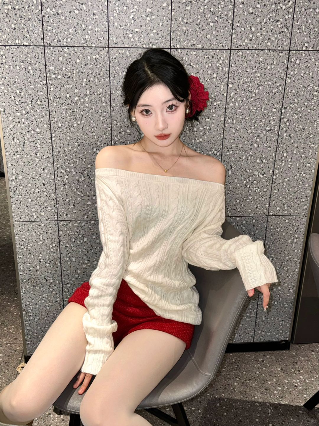 拍完发现 裤子穿反了…