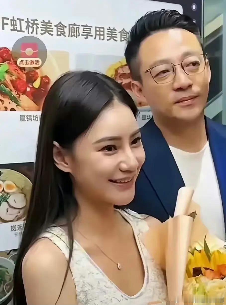 #汪小菲现任妻子撞脸前丈母娘# 网友：汪小菲在潜意识里对前妻一家仍有留恋呢？ ​