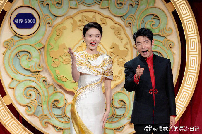 龙洋元宵晚会眼妆好多了 颜值、气质、能力三在线，央视严选的龙洋，每次亮相都让人惊