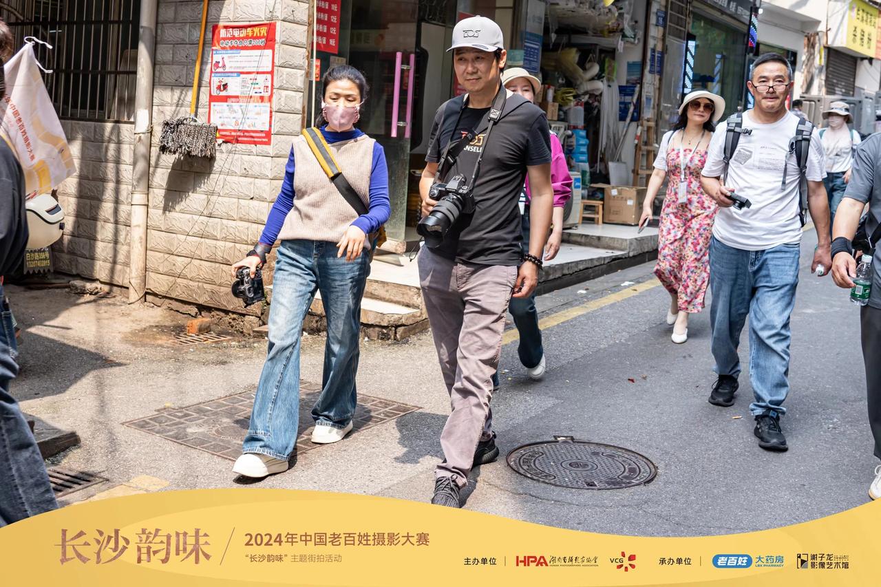 今天在长沙为“2024中国老百姓摄影大赛”启动来站台，讲了一上午课，拍了一下午街