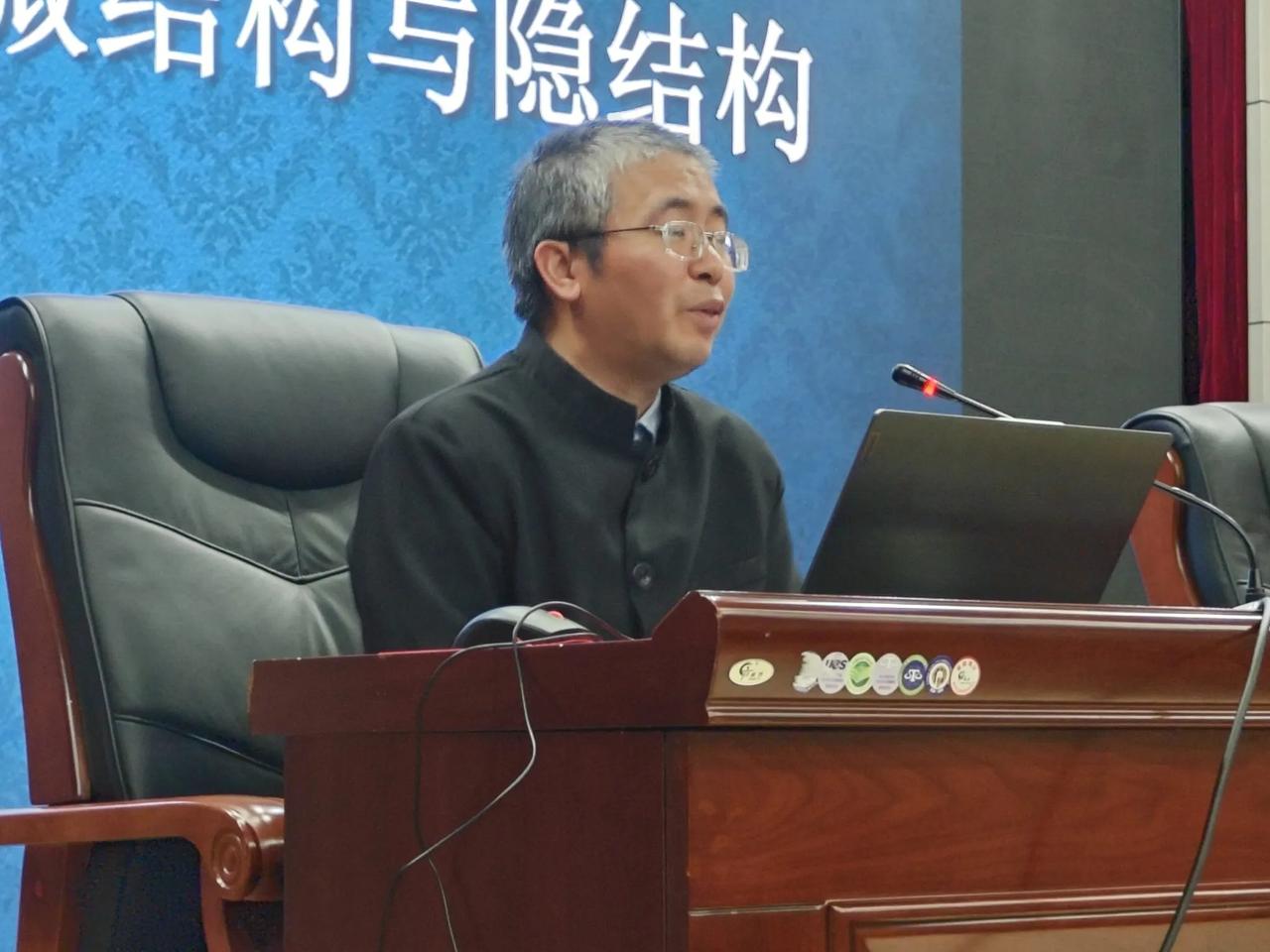 重庆市作家协会副主席、第七届鲁迅文学奖翻译奖得主李永毅先生应邀来到开州区，为广大