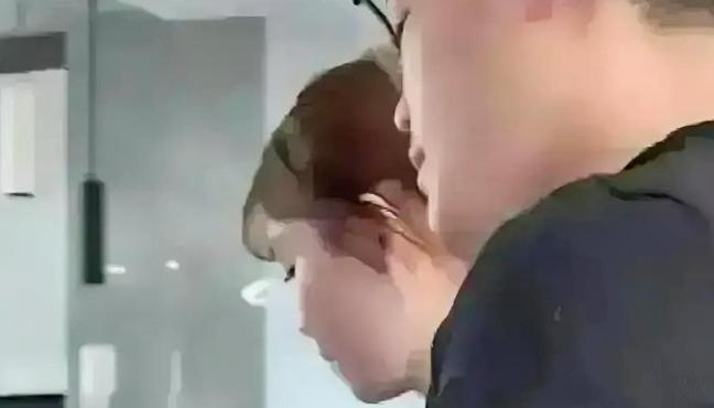 一场仅两分钟的退婚，没有争吵撕扯，没有彩礼纠纷，却在今年3月的浙江绍兴越城区引发