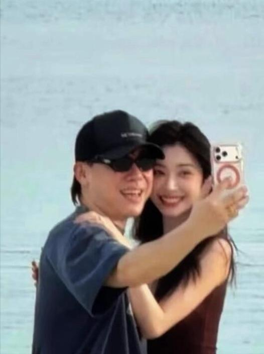 6 月 9 日网络爆出胡彦斌与易梦玲分手传闻，消息源自豆瓣匿名网友，截至目前双方