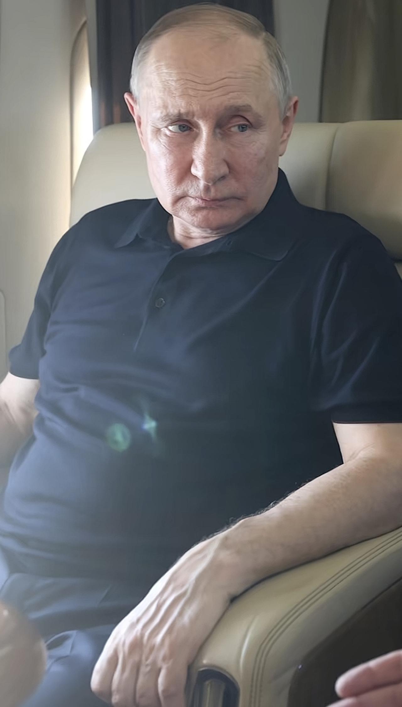 【唯道心语】所有追捧，皆映照了内心平庸

世人总热衷于追逐光环，追捧名人、追捧权