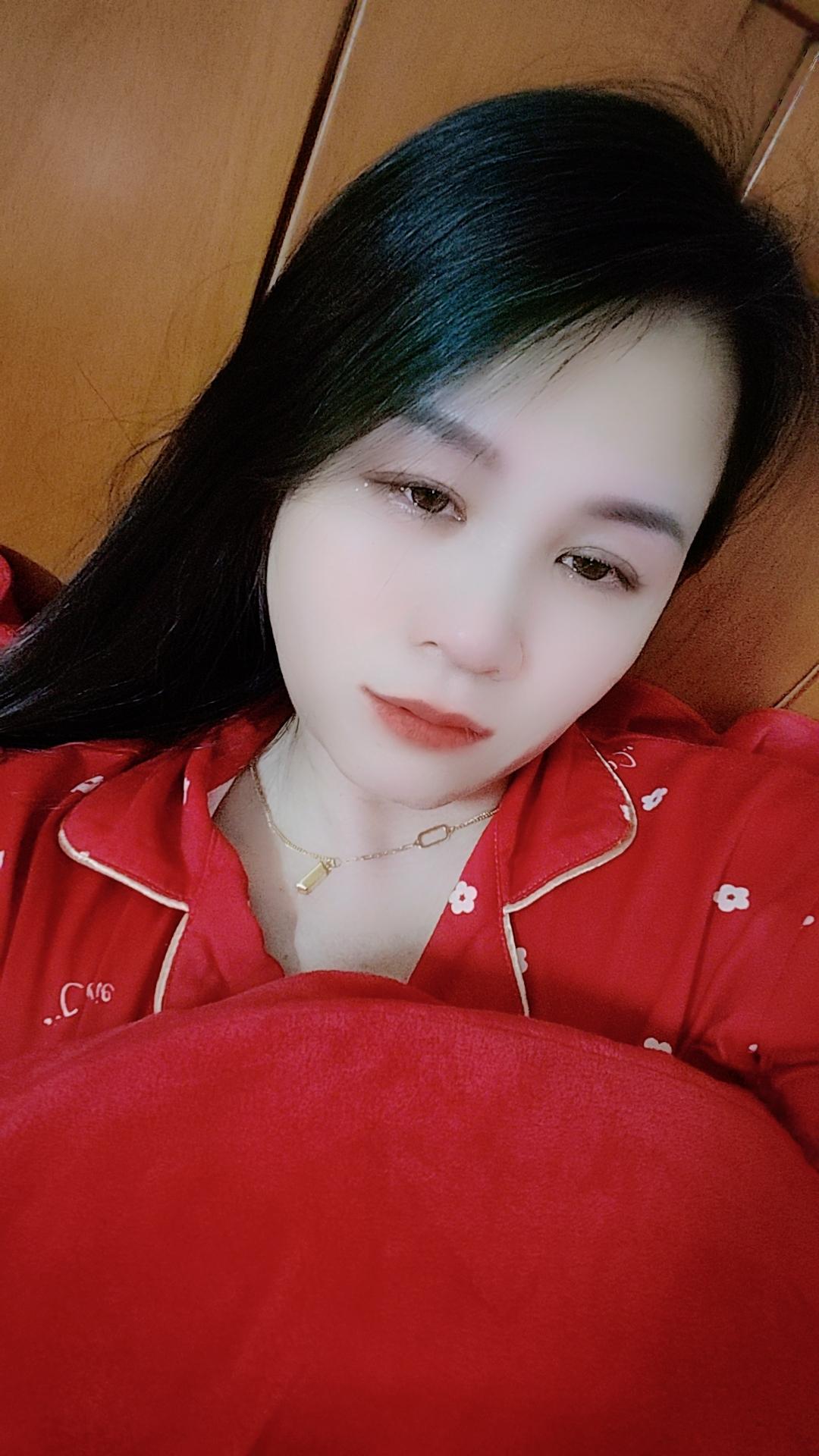 放弃也许很疼，但是坚持也没有意义了，我在你身上耗了又耗，不是等你不爱我...