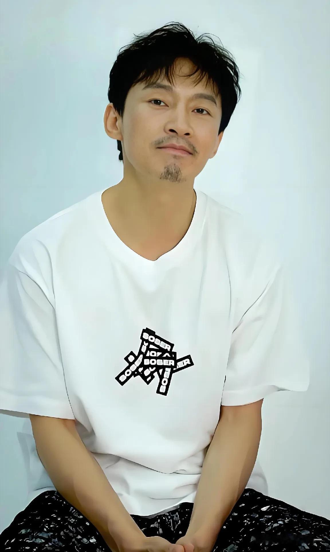 曹磊这演员，

真是越来越叫人琢磨不透了，

眼瞅快50岁的人了，演起戏来还像个