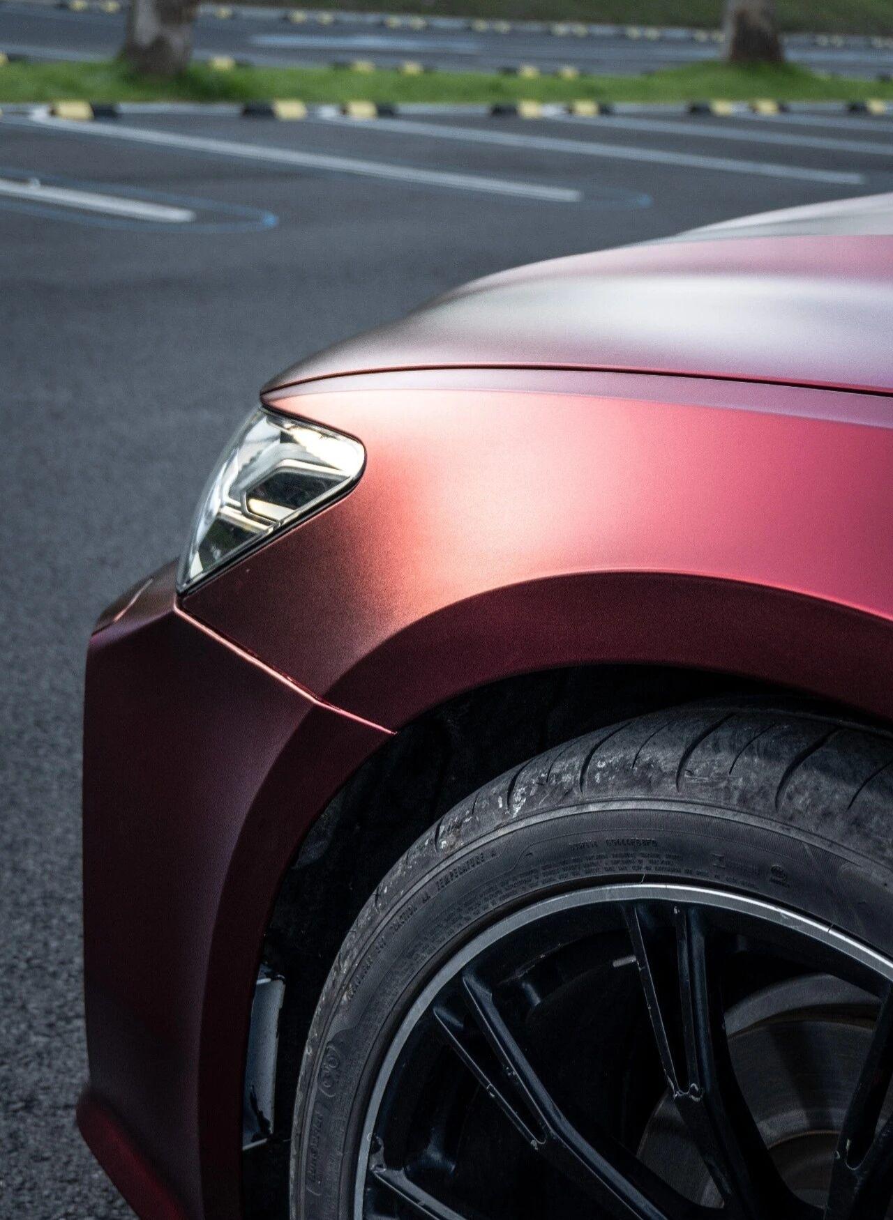 奥迪的审美又回来了！新款上汽奥迪 A5L 真的越看越有格调，流畅的车身线条搭配利