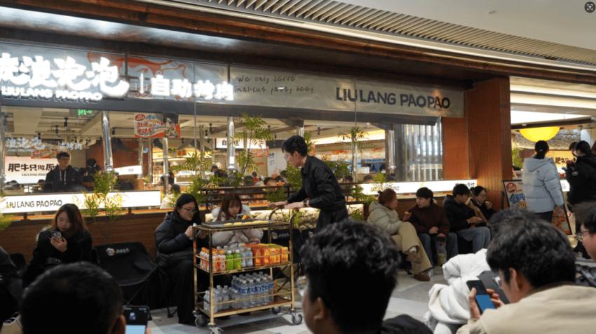 “排队王”开年发力：一日26店齐开，单店排队上千桌