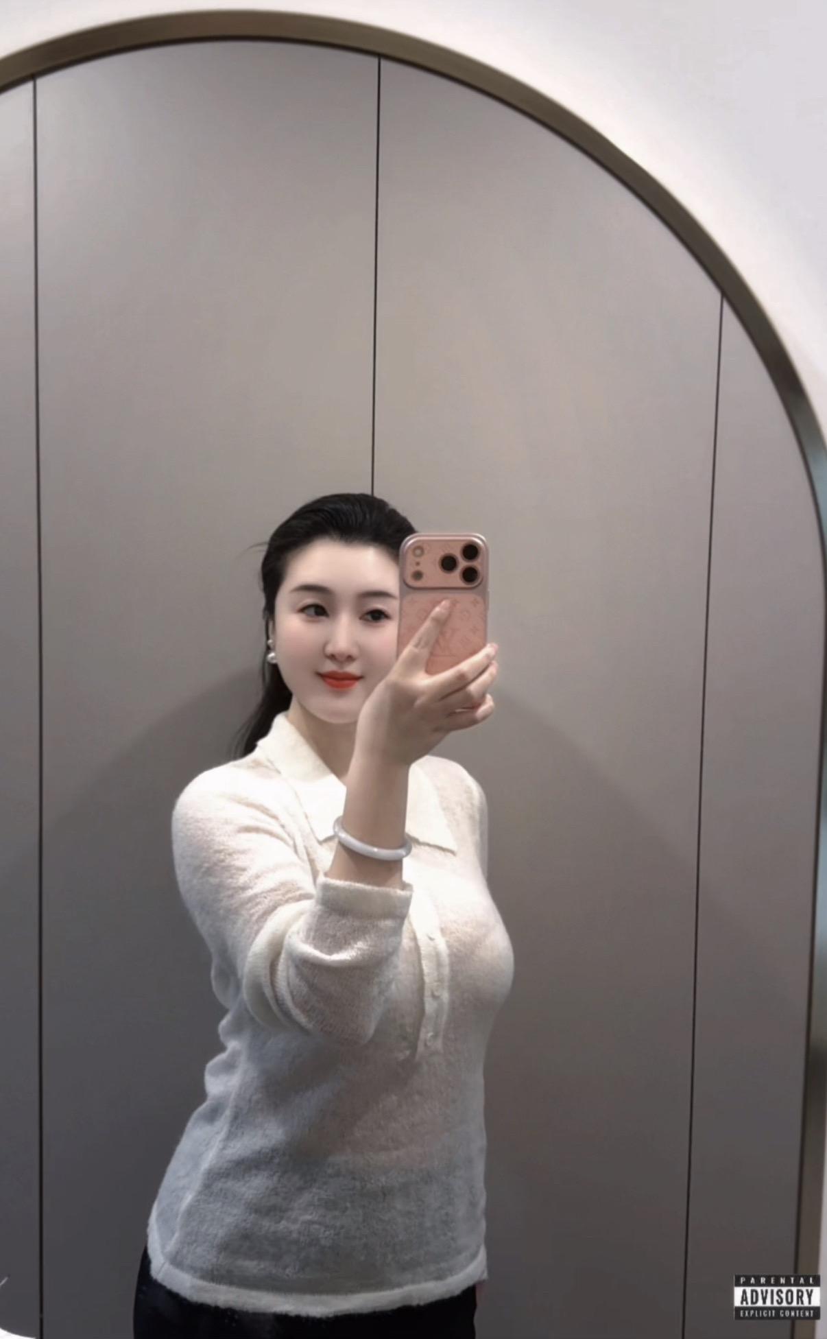 我大概到了中年叛逆期，到了中年开始按照自己真正的想法去生活，别人的话不...