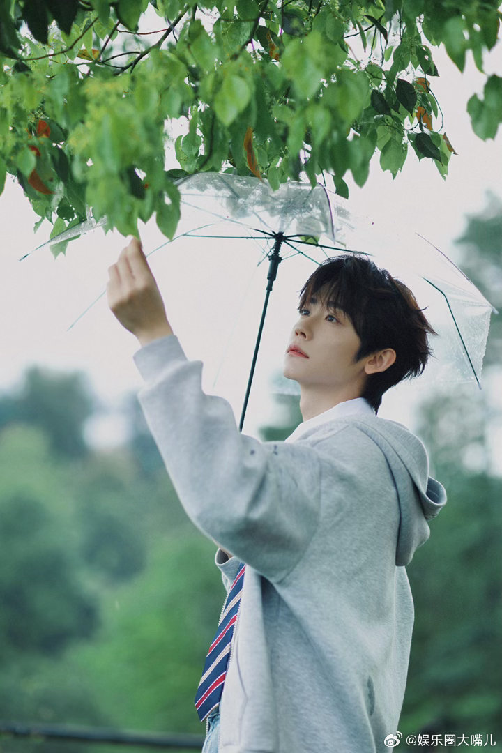 李卿和小青菜的默契度为100%李卿行走的衣架子 这个问答环节我可以看一百遍。李卿