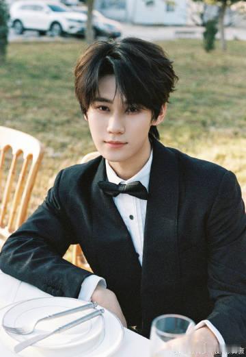 #张真源祝粉丝立冬快乐# ​#张真源立冬plog#张真源暖心祝粉丝立冬快乐，立冬