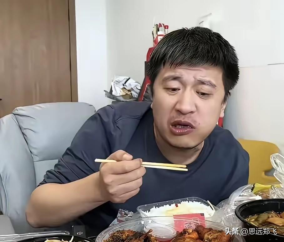 张雪峰用生命
给大家上了最后一课
别透支身体，男人排序，身体，事业，婚姻。

