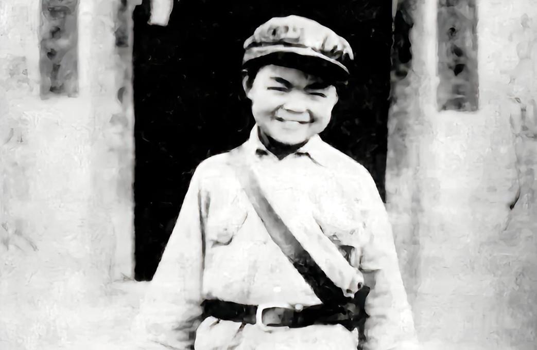 1955年，29岁的向轩被授予中校军衔，阅档首长看到他履历表上的“军龄22年”，