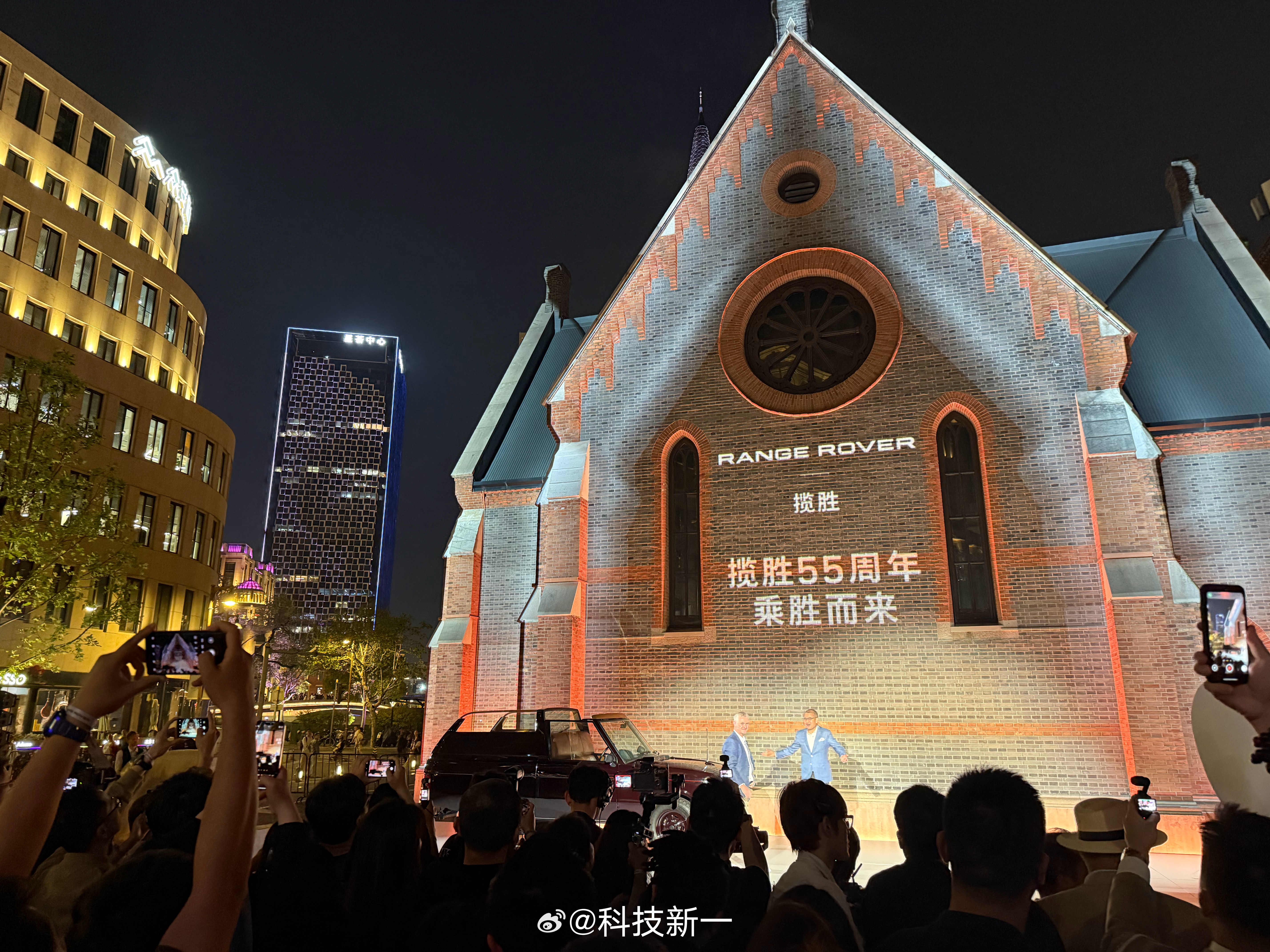 揽胜55周年，全球影帝也来了，我是看他电影长大的[泪]揽胜55周年揽胜之境乘胜而