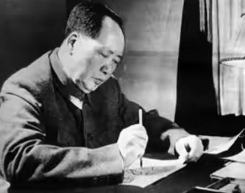 一天，厨师给毛主席做饭，放多了盐，毛主席问：“师傅贵姓？”他说：“主席，我姓韩。