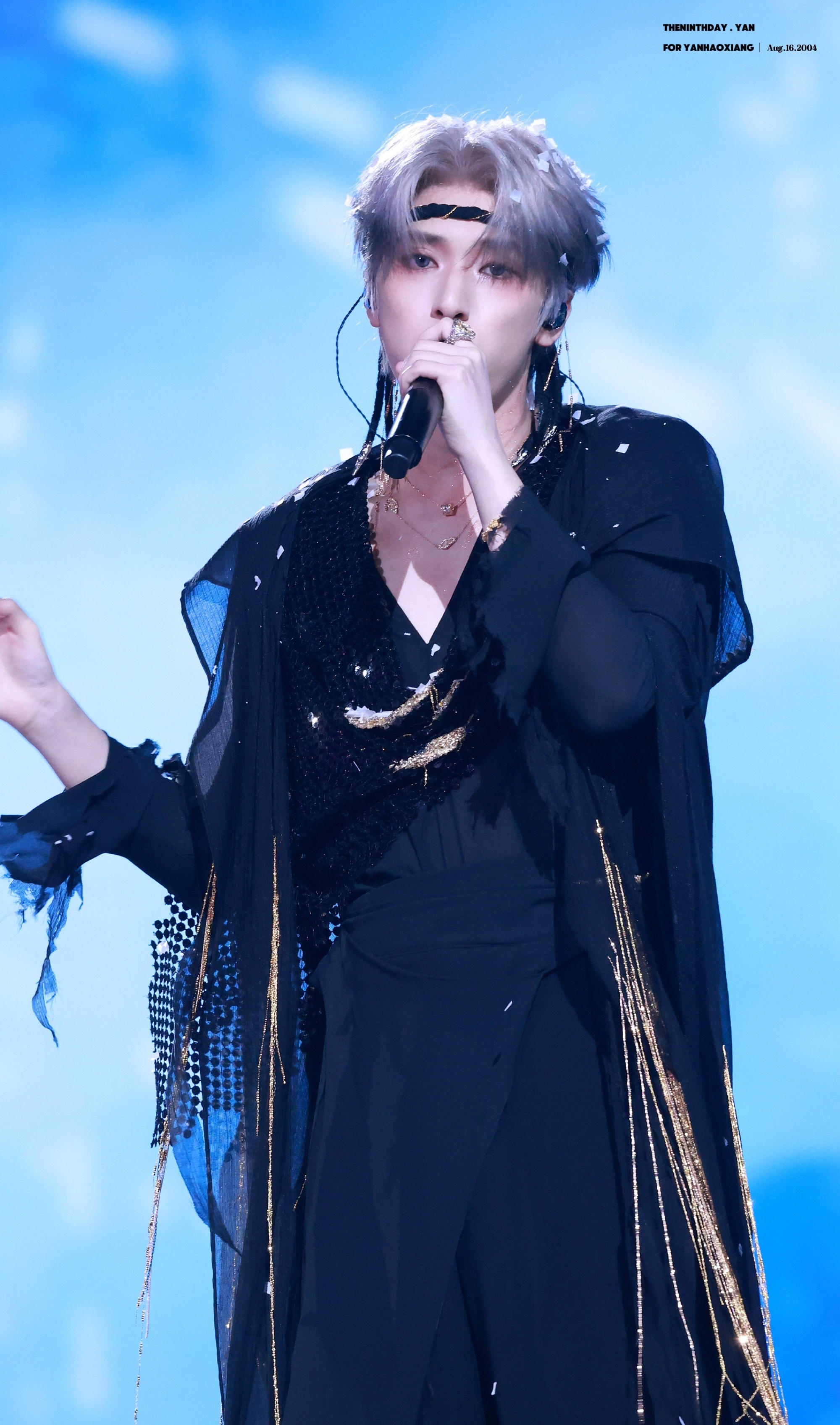 次男完全魅魔来的……银色发色好像一只小猫啊！cr.logo 