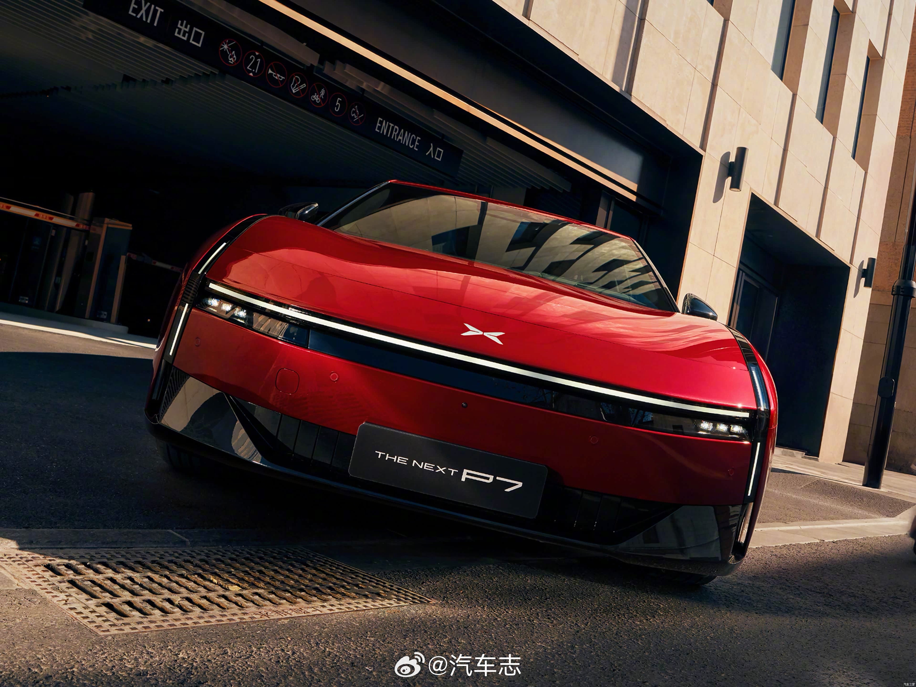 小鹏p7新色今日发布星耀红不错～还有暗夜黑、星云白三款全新外观色。升级后新增Ma