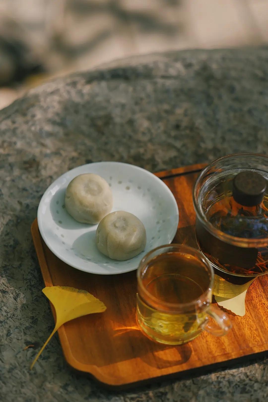 能保存十年以上的八大食物：

1、蜂蜜（honey）不过期。
2、食盐（salt
