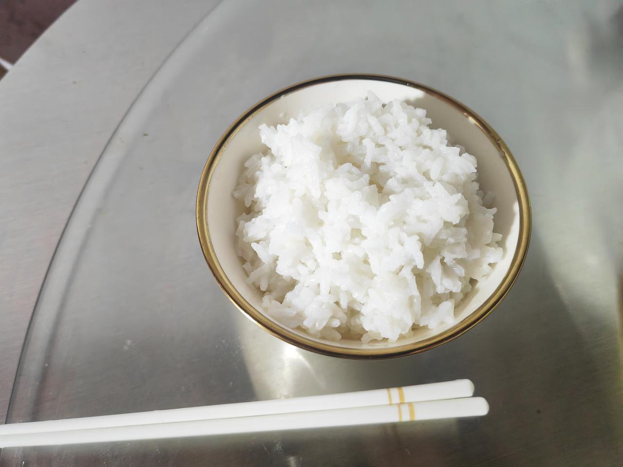 [呲牙][捂脸][捂脸][捂脸]准备吃饭啊！就是白花花的大米饭！
我没事经历过闹