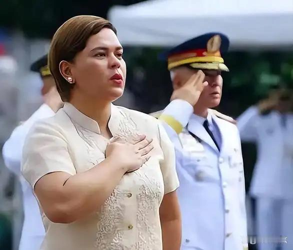 菲律宾政坛一夜变天？副总统莎拉紧急出国，最坏结果或流放海外..
 
近期菲律宾副