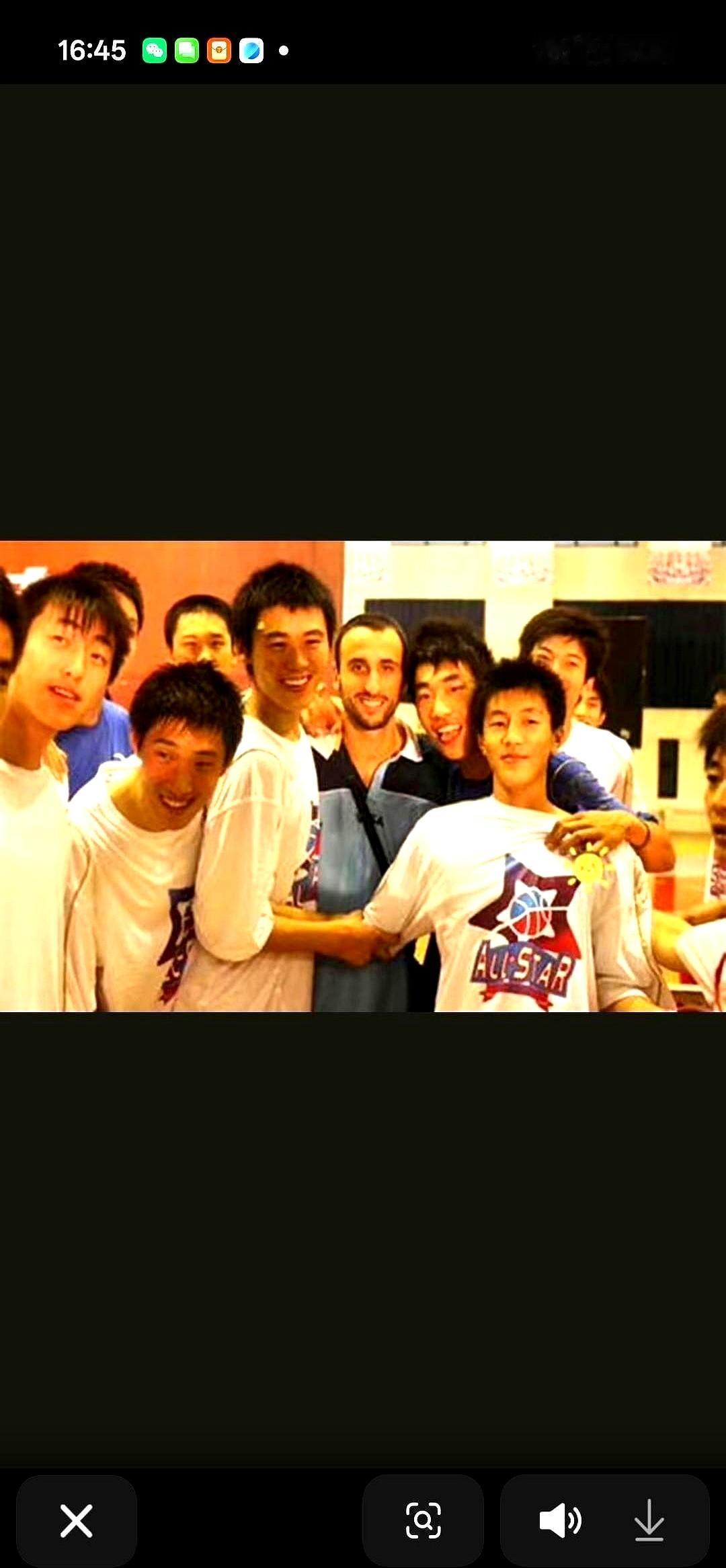 2007年那会儿，他瘦得像根竹竿，篮下冲得跟不要命似的。
2025年，膝盖里抽了