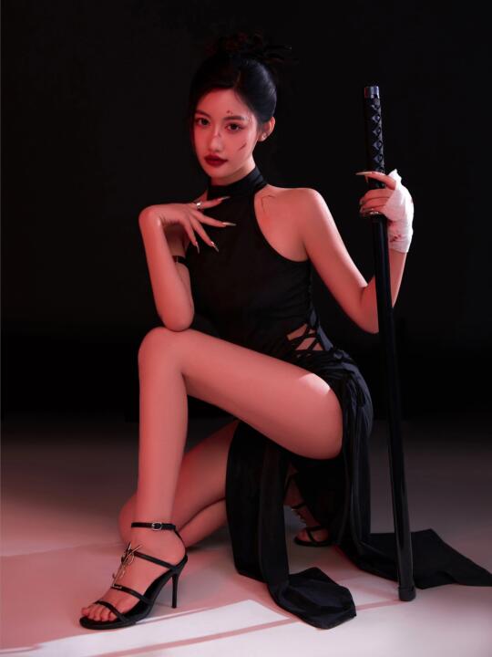 Killer⚡️直视我🩸斩女系特工写真🥷