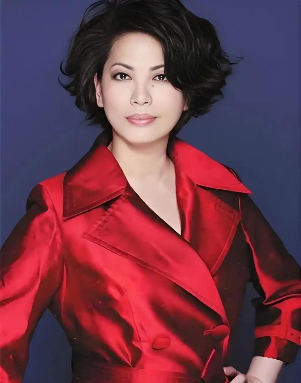 一位性学家说：“放弃性生活的中年女性，不是没有欲望，只是对婚内伴侣没了欲望。对很