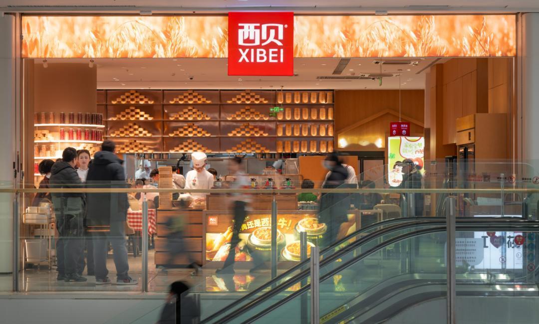 西贝从爆火到闭店暴跌：真正打败大品牌的，从来不是同行

2025年9月，一条普通