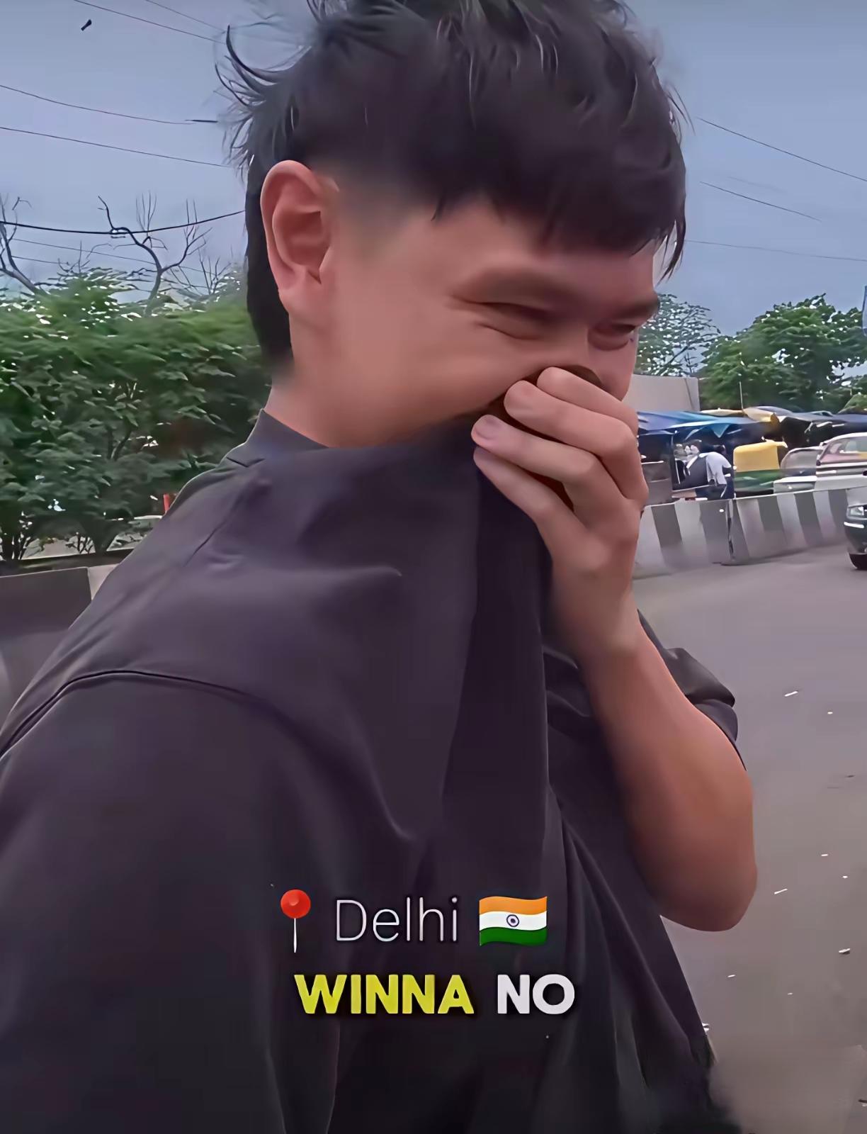 不是夸张！印度的气味，能把游客直接熏到崩溃。 

刚上出租车就捂鼻喊NO，下车看