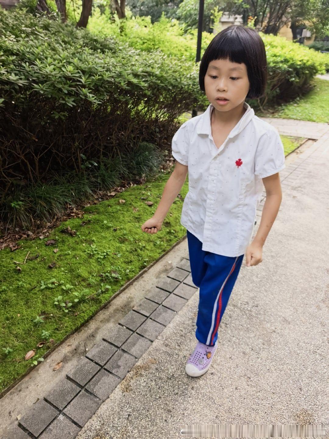 还有五分钟要迟到啦妮娜一家饭团团日常