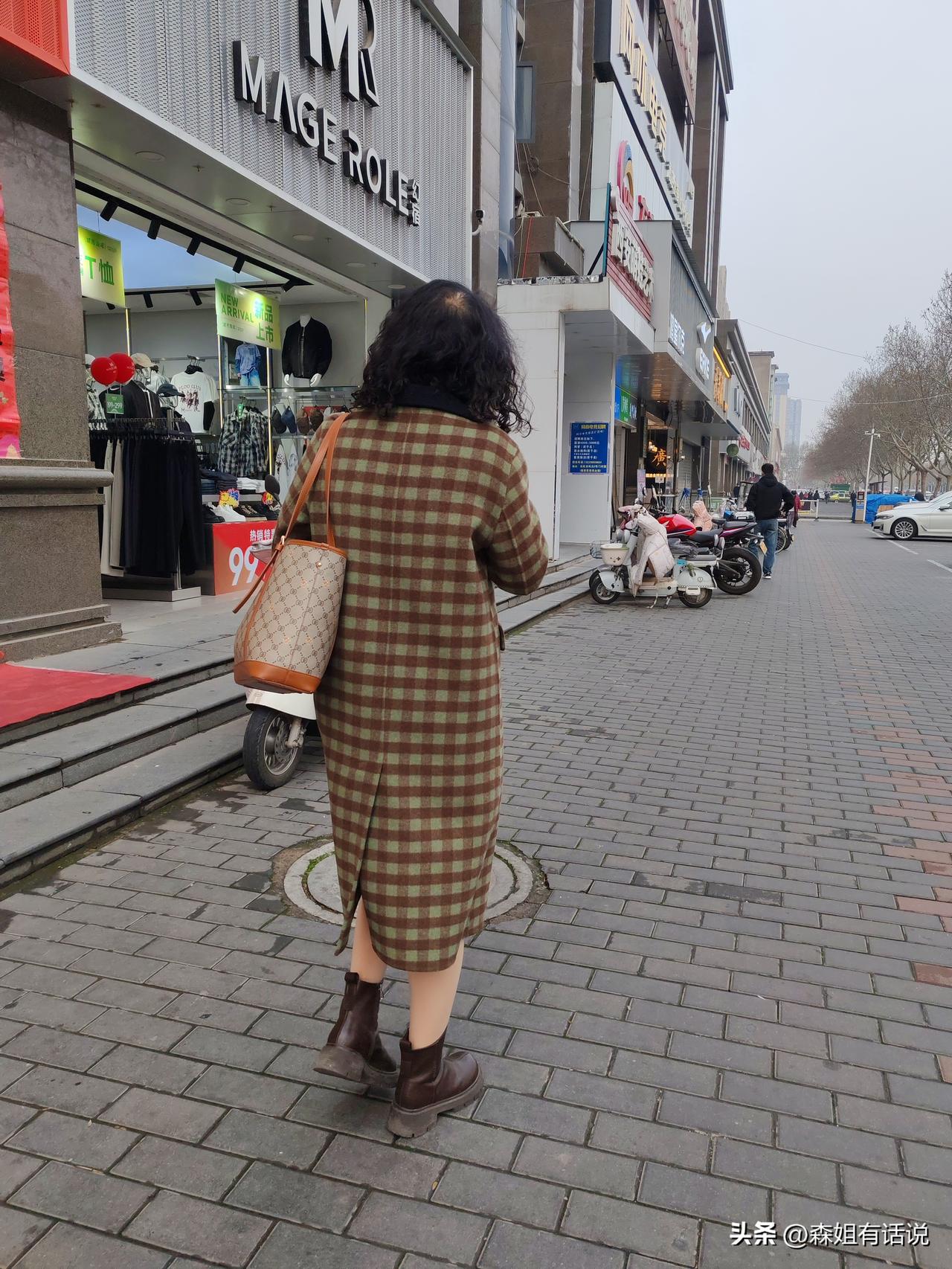 看透一个人，是否爱干净，只需要看三个方面：鞋，指甲，牙齿

一个人在外面穿得再光