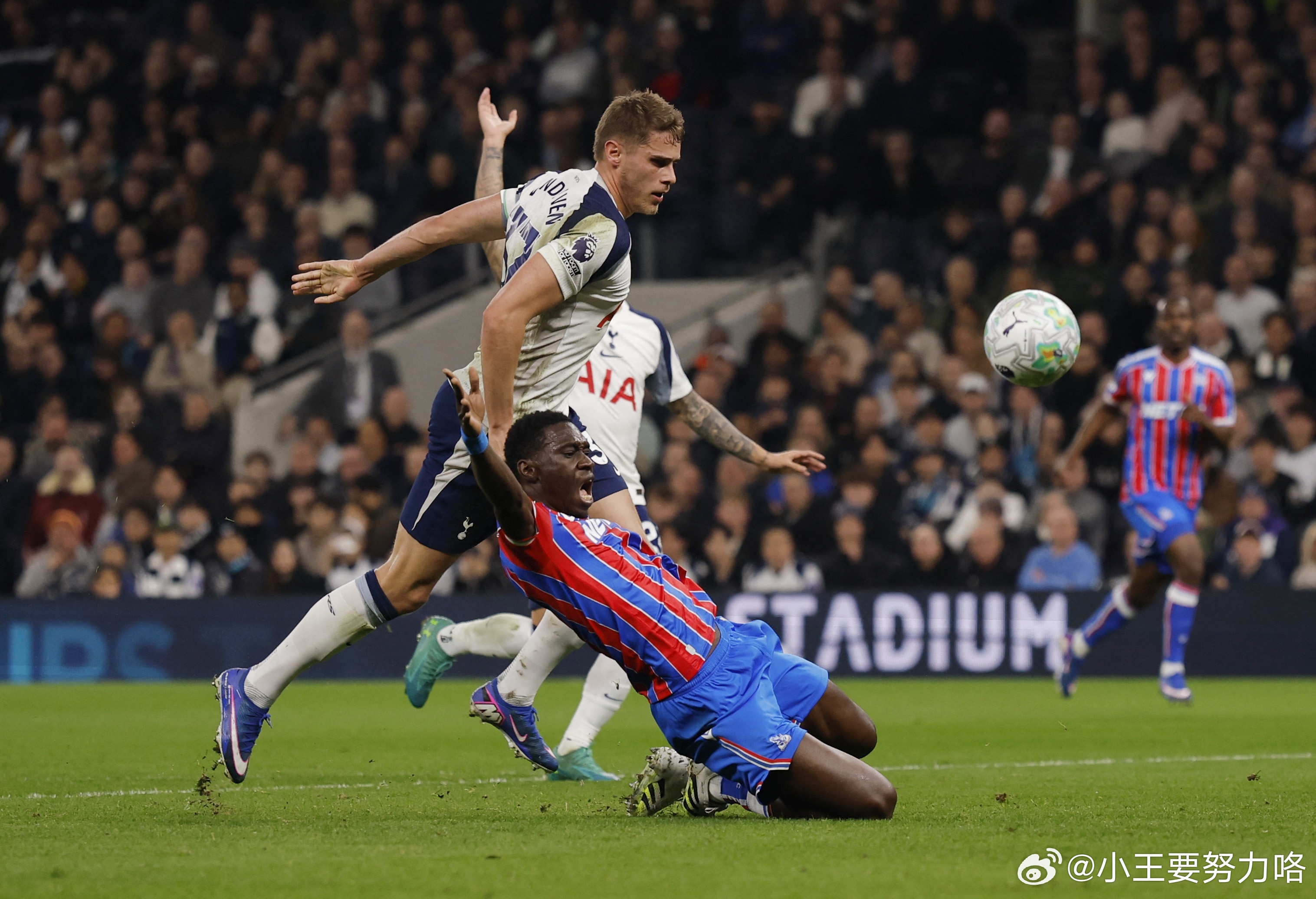 周四 欧罗巴杯看法012  水晶宫 vs AEK拉纳卡两队实力差距并没有想象中的