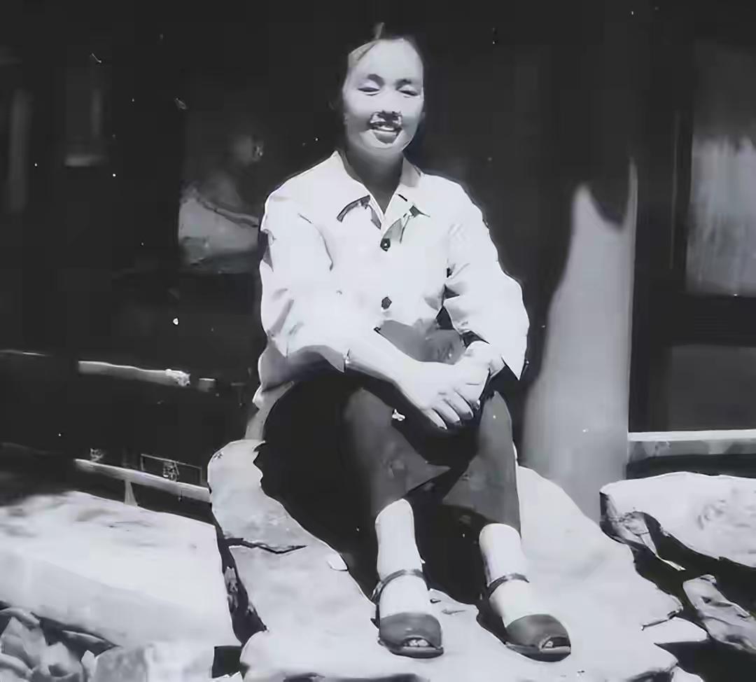 这位北京老人一生清贫，得知她父亲是谁，全网肃然起敬！

谁能想到，北京三里河的一