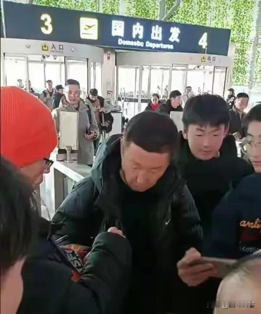 本赛季冬训有两个“孤独”的球队，孤独的让人难以理解，而且还都是韩国人创造的！
一