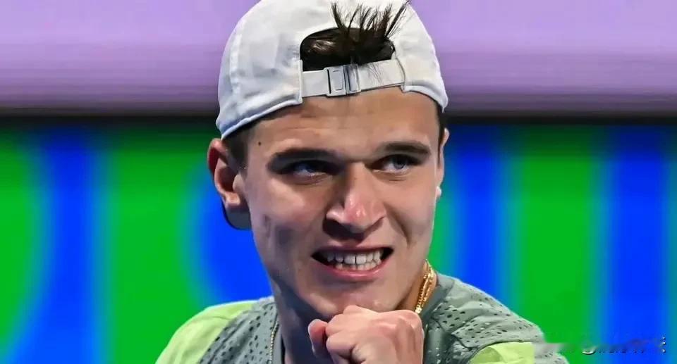 ATP250多哈赛四分之一决赛，上轮淘汰穆雷的捷克18岁少年门希克以6-4 7-