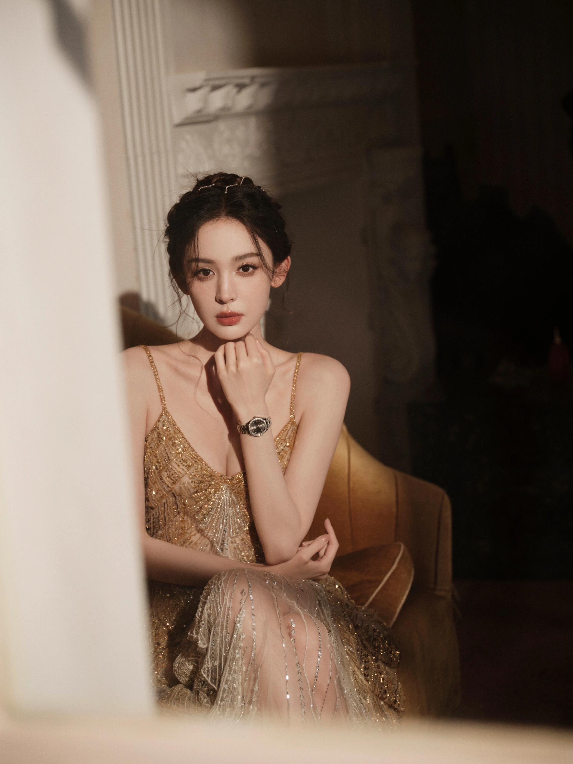 娜扎说脚没事一定要注意安全我们粉丝会担心的