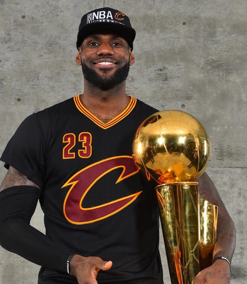 在今日发布的最新一期播客节目《No Fouls Given》中，前NBA球星保罗